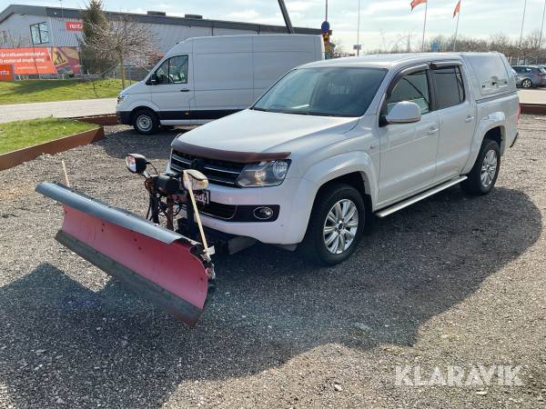 Pickup Volkswagen Amarok med snöplog