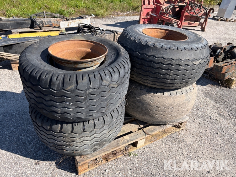 Däck med fälg 400/60-15.5 4st