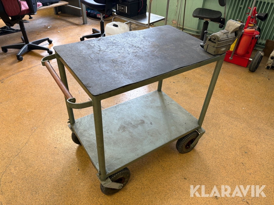 Verktygsvagn med skruvstäd