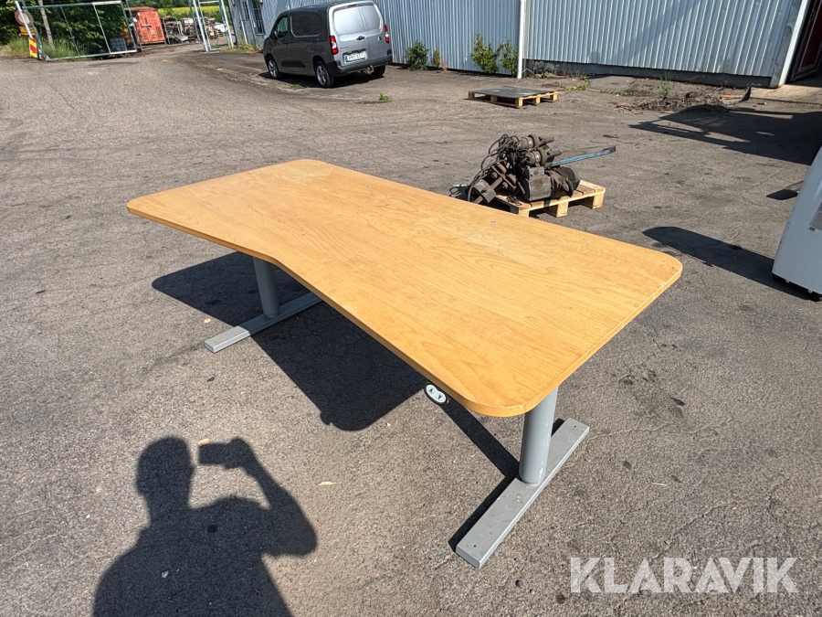Skrivbord Martela elektriskt höj och sänkbart