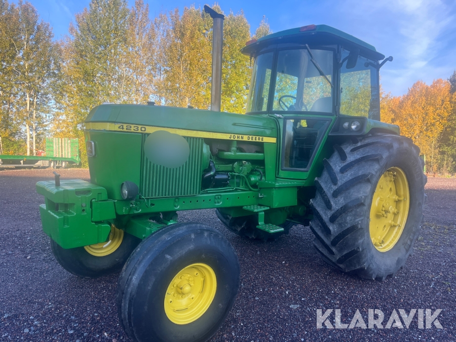 Traktor John Deere 4230 SR