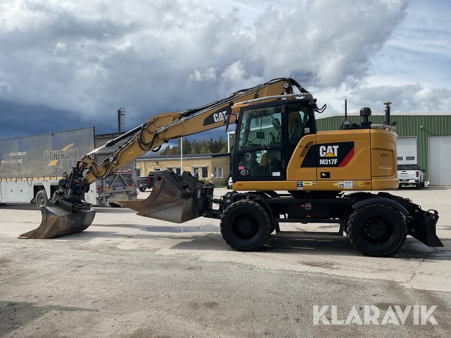 Grävmaskin CAT M317F med redskap
