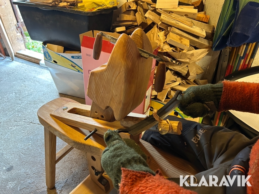 Täljhäst i Ask med 1 st bandknivar