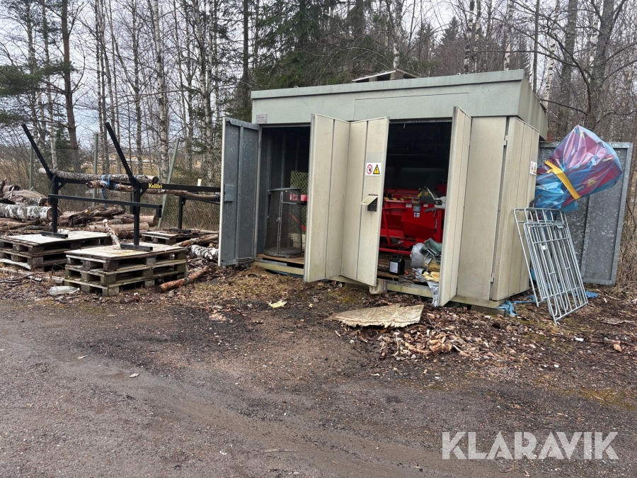 Vedmaskin Hakkipilke Raven 33 komplett med tillhörande skjul och virke