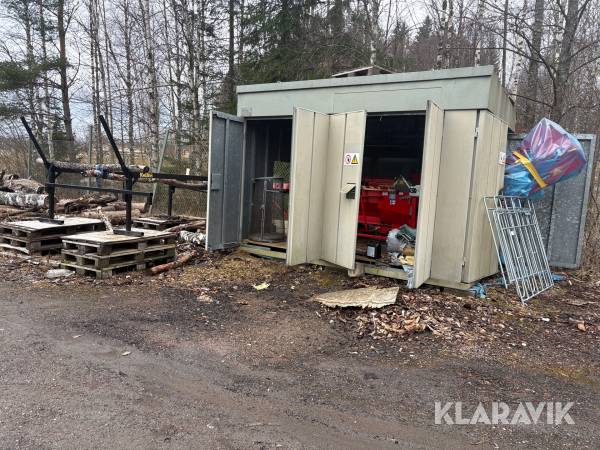 Vedmaskin Hakkipilke Raven 33 komplett med tillhörande skjul och virke