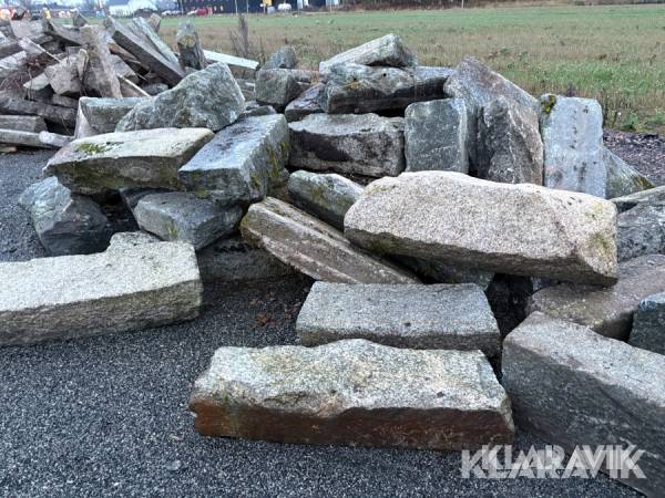 Stort parti med granitsten