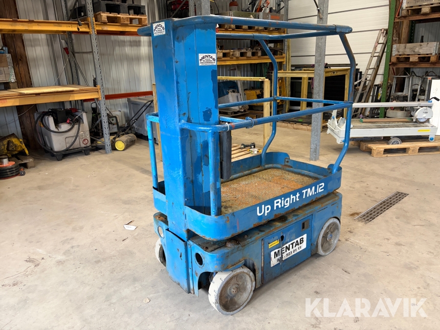 Pelarlift UpRight TM12 med arbetshöjd ca 6 m