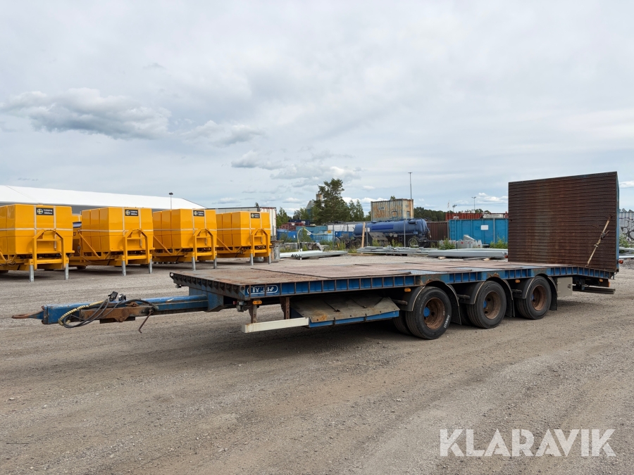 Maskinsläp Tyllis 3kpa med hydraulisk ramp 3-axlat 