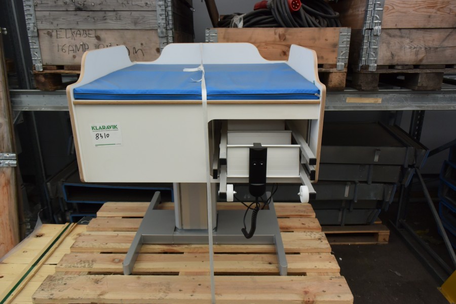 Skötbord elektriskt höj o sänkbart