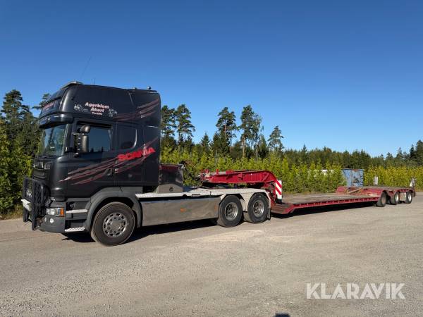 Dragbil med maskintrailer Scania R580 6x4
