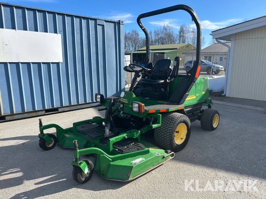 Åkgräsklippare John Deere 1505 med sopvals