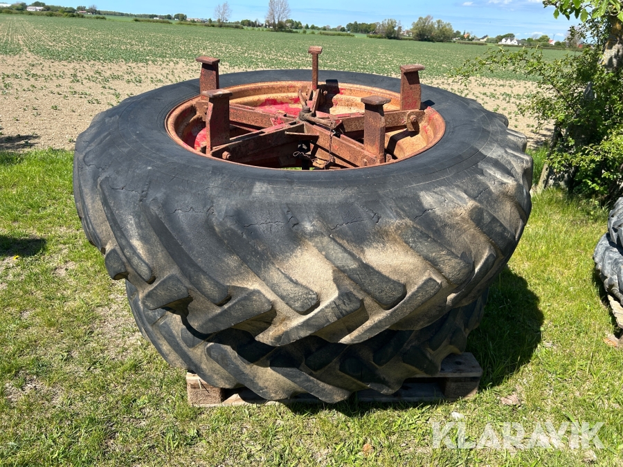 Dubbelmontage Trelleborg 18.4-38 lantmännensstjärna