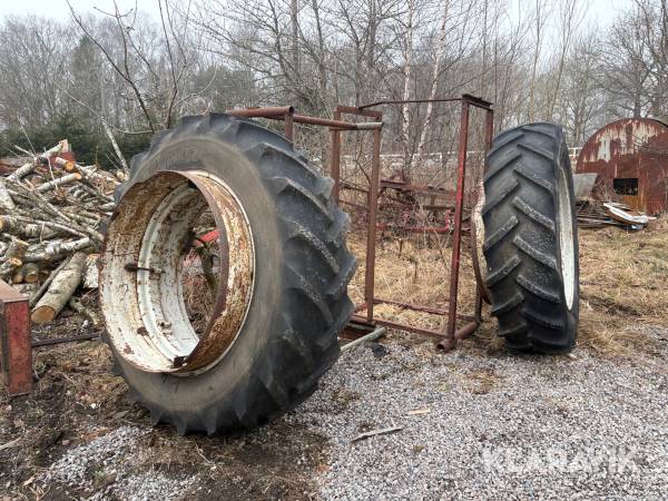 Dubbelmontage 16,9 R38 med spännare och ringar