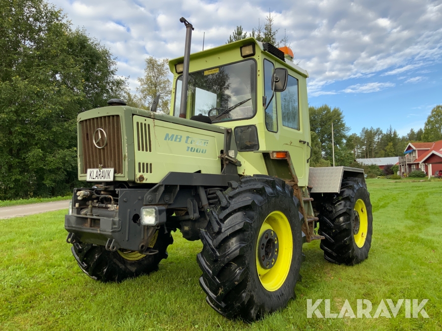 Traktor Mercedes-Benz MB Trac 1000 med lastare och redskap