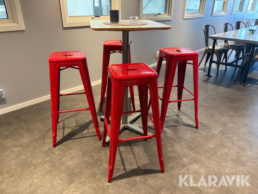 Barmöbler 4 stolar och ett bord