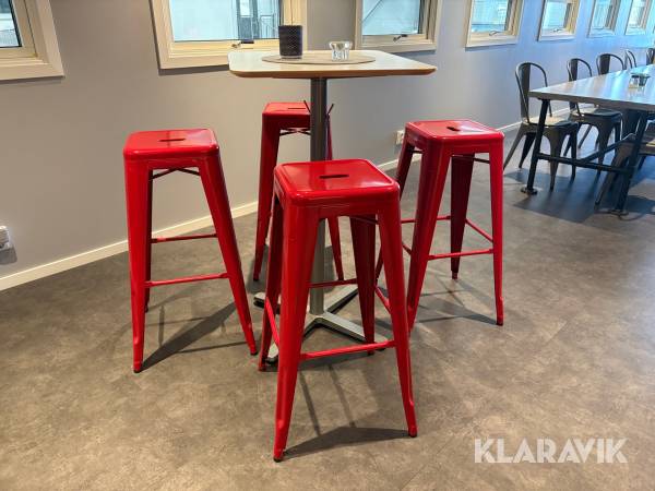 Barmöbler 4 stolar och ett bord