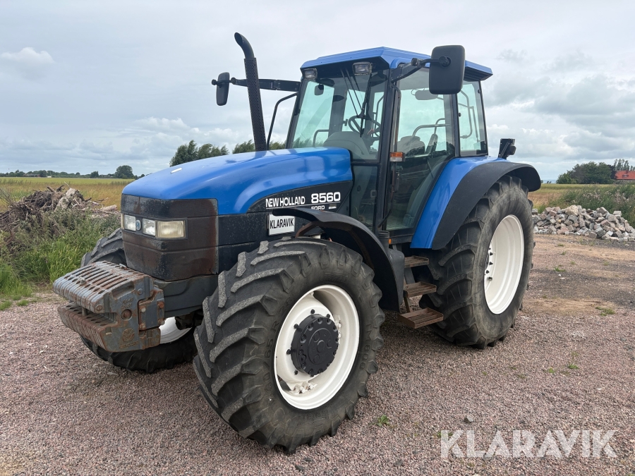 Traktor New Holland 8560