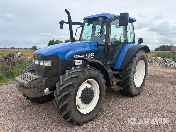 Traktor New Holland 8560