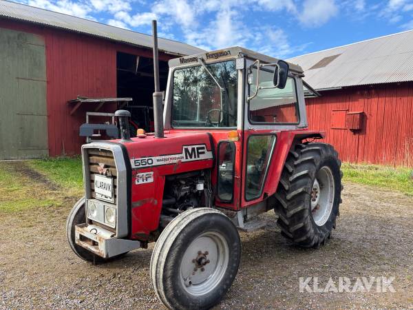 Veterantraktor Massey Ferguson 550-2 MP med spruthjul och Dubbelmontage