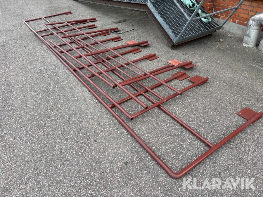 Skyddsräcken i stål