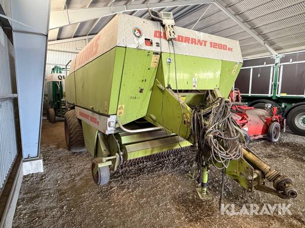 Fyrkantspress Claas Quadrant 1200 RC med MFL vagn och ramp