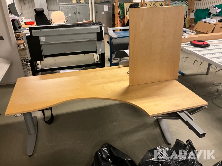 Skrivbord höj och sänkbart Kinnarps