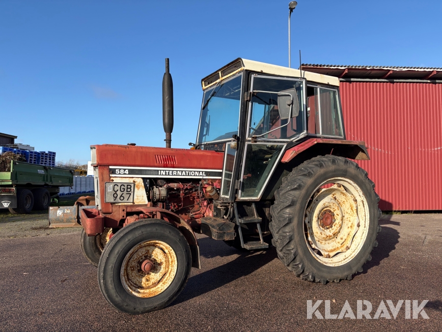 Traktor International 584