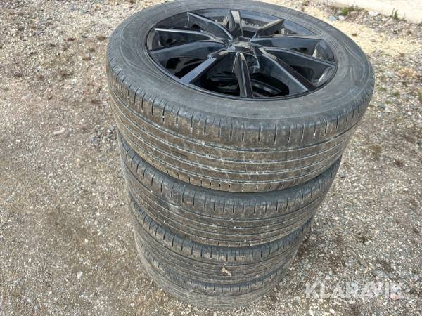 Däck Nokian 215/55R17 4 st med fälg