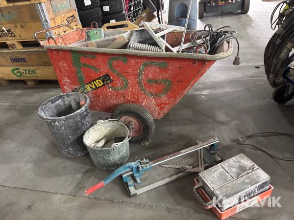 Parti med betongverktyg