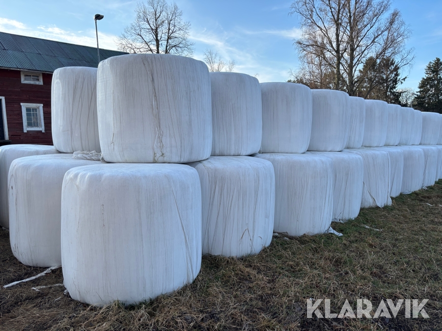 Parti med ekologiskt hösilagebalar 52st