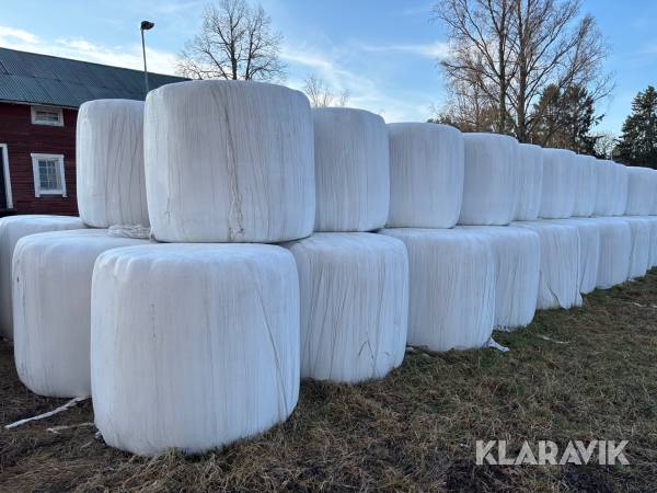 Parti med ekologiskt hösilagebalar 52st