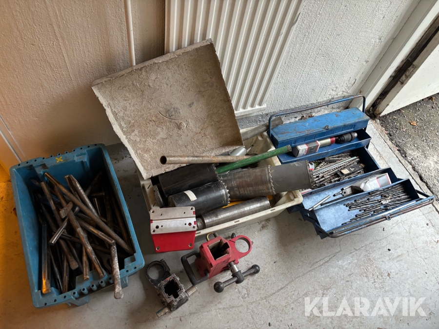 Parti med borrar, klingor spett