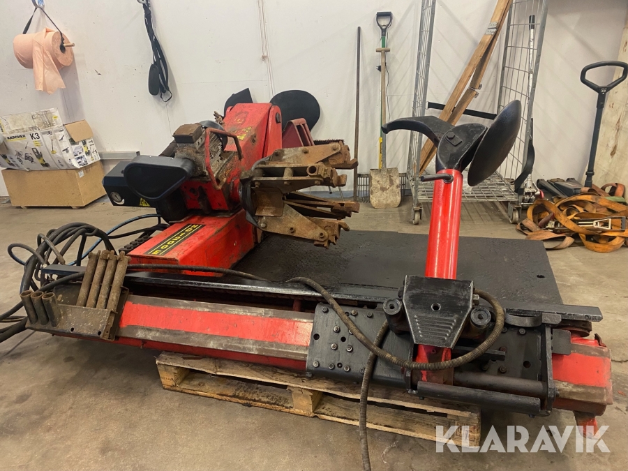 Monteringsmaskin Corghi HD 1200E klarar däck 11”-56