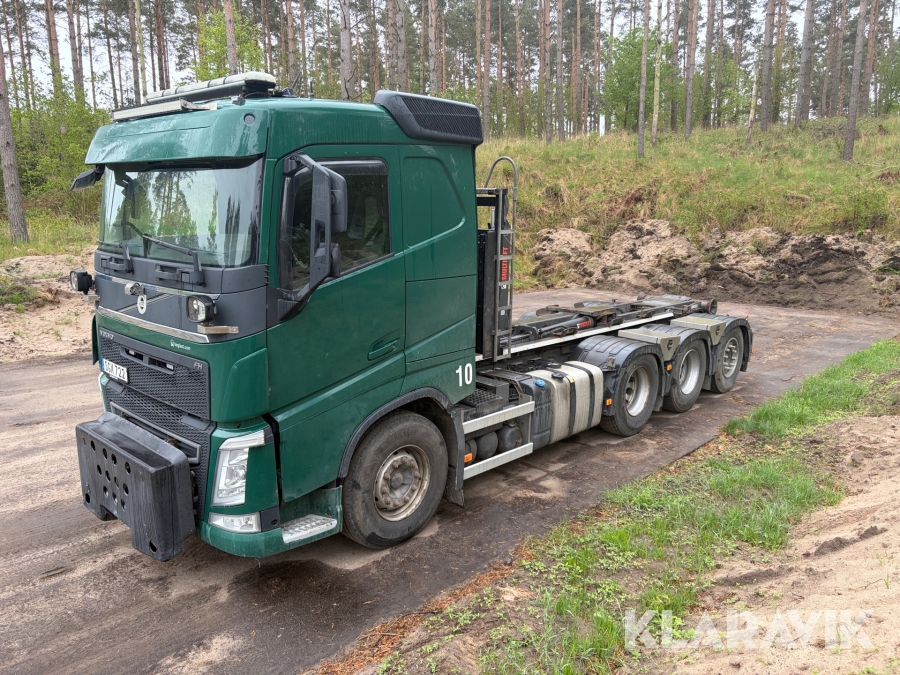 Lastväxlare Volvo FH540 tridem, plogutrustad
