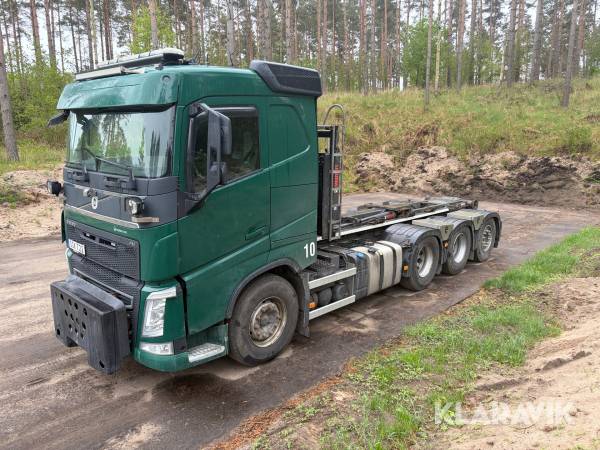 Lastväxlare Volvo FH540 tridem, plogutrustad
