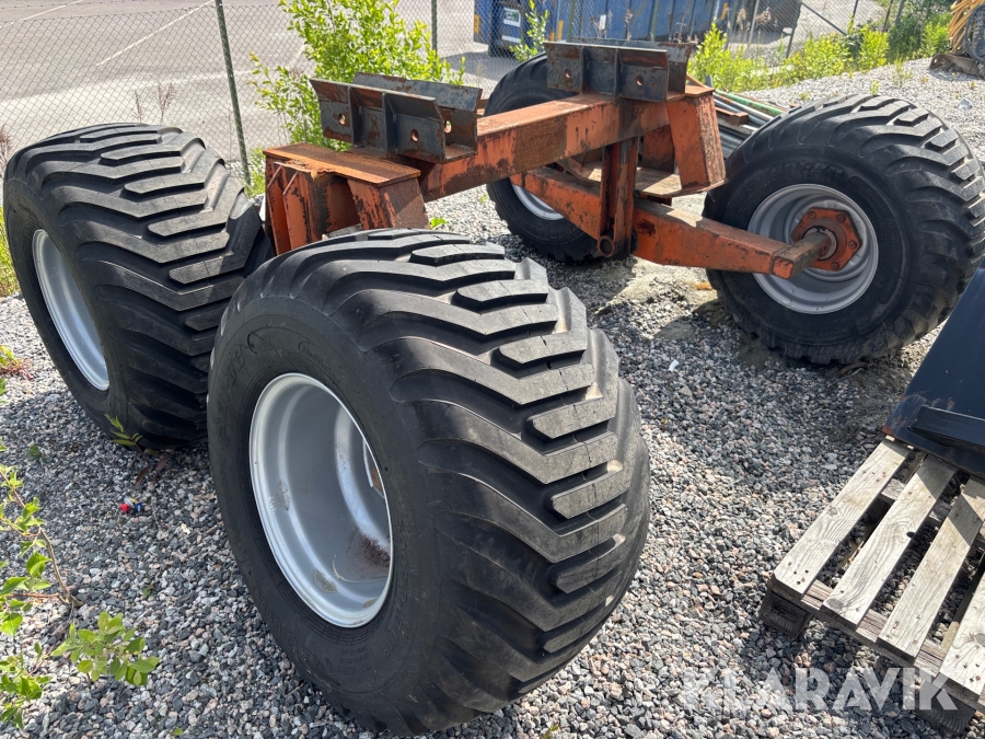 Vagn och en lantbruksvagn