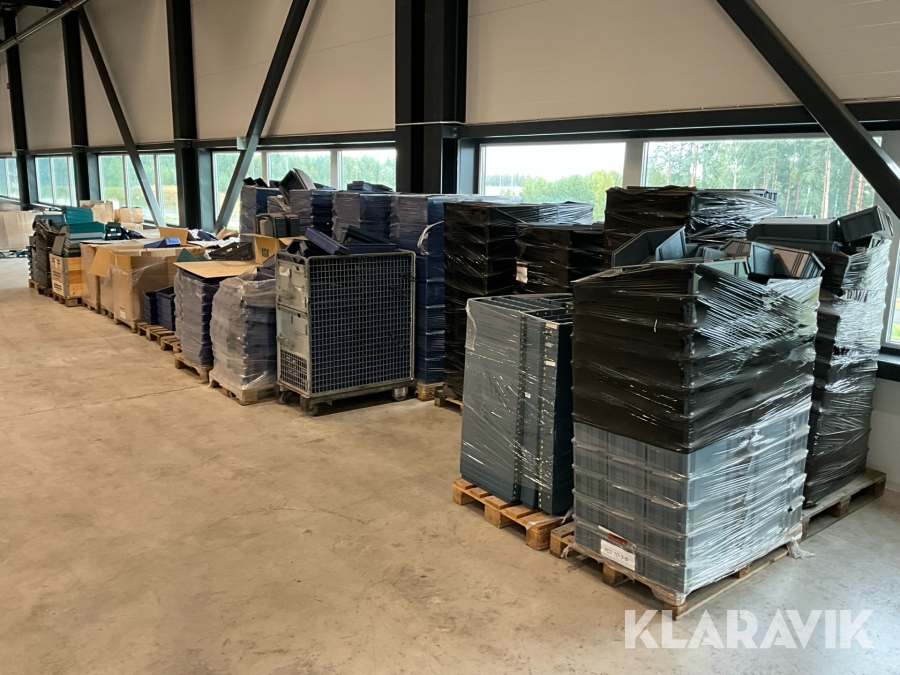 Lagerlådor/Plocklådor/Förrådsbackar ca 2500 lådor med mellanväggar.