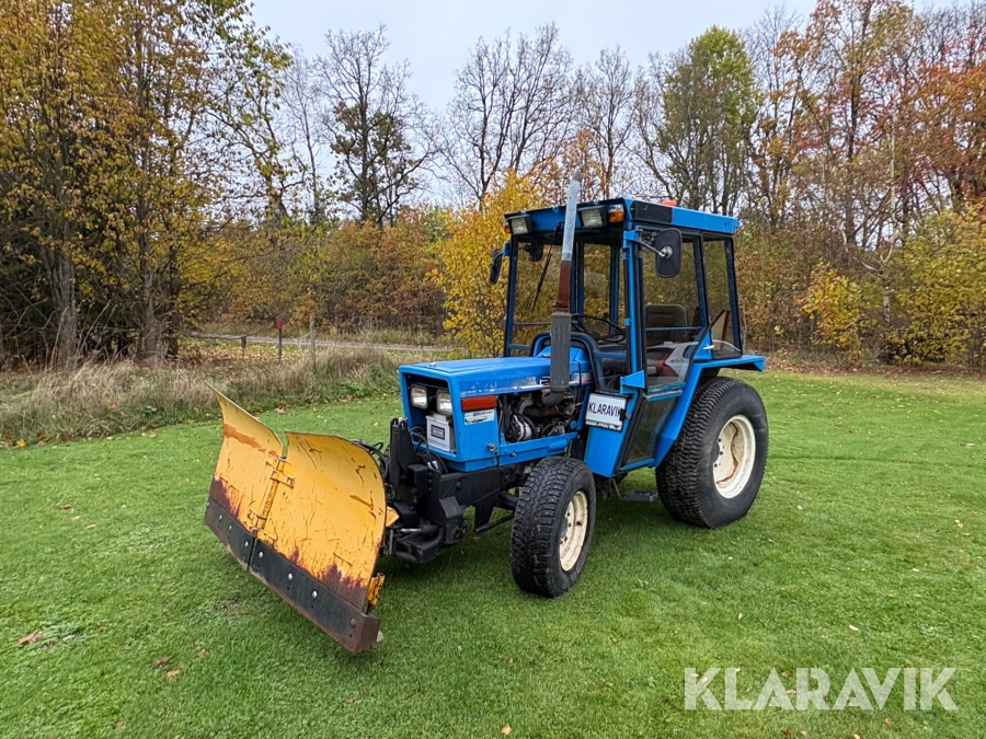 Traktor Iseki TE 4270 med vikplog