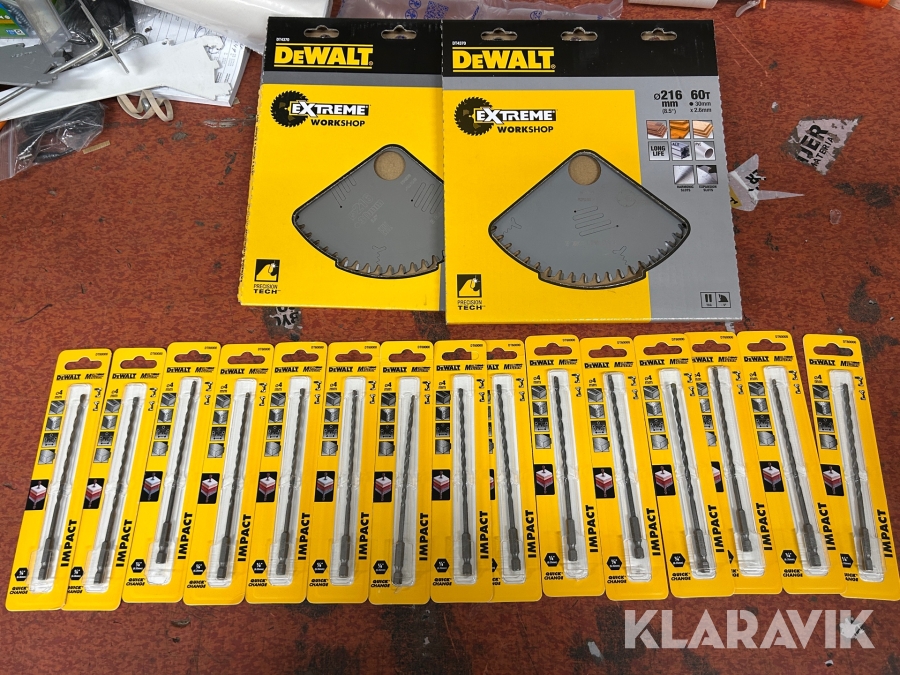 Parti med borrar och sågklingor DeWalt