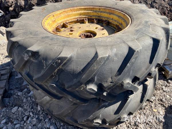 Dubbelmontage Taurus 20.8 R 38