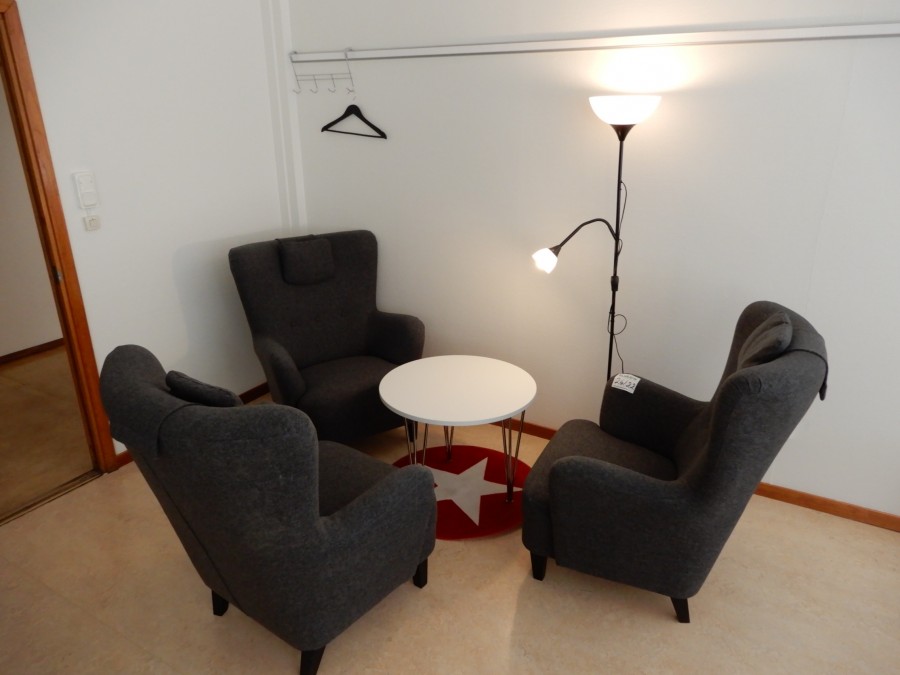 Sittgrupp kontor, 3 st fåtöljer och ett bord