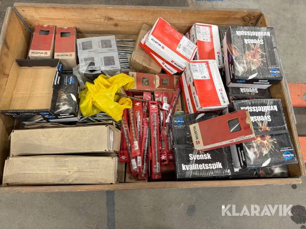 Diverse borr, skruv och spik