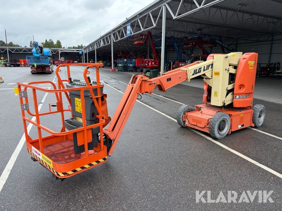 Vikbomlift JLG E300AJP