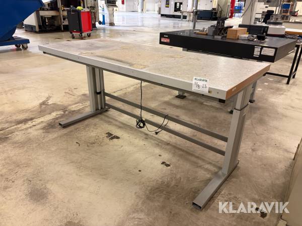 Arbetsbänk höj & sänkbar