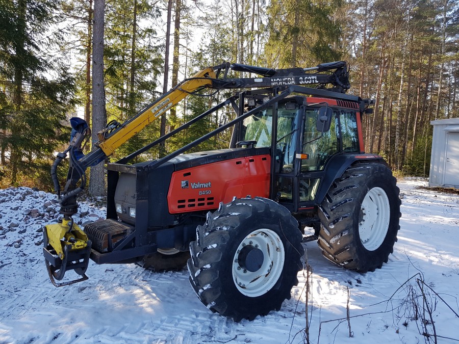 Traktor Valtra Valmet med kran & twintrac
