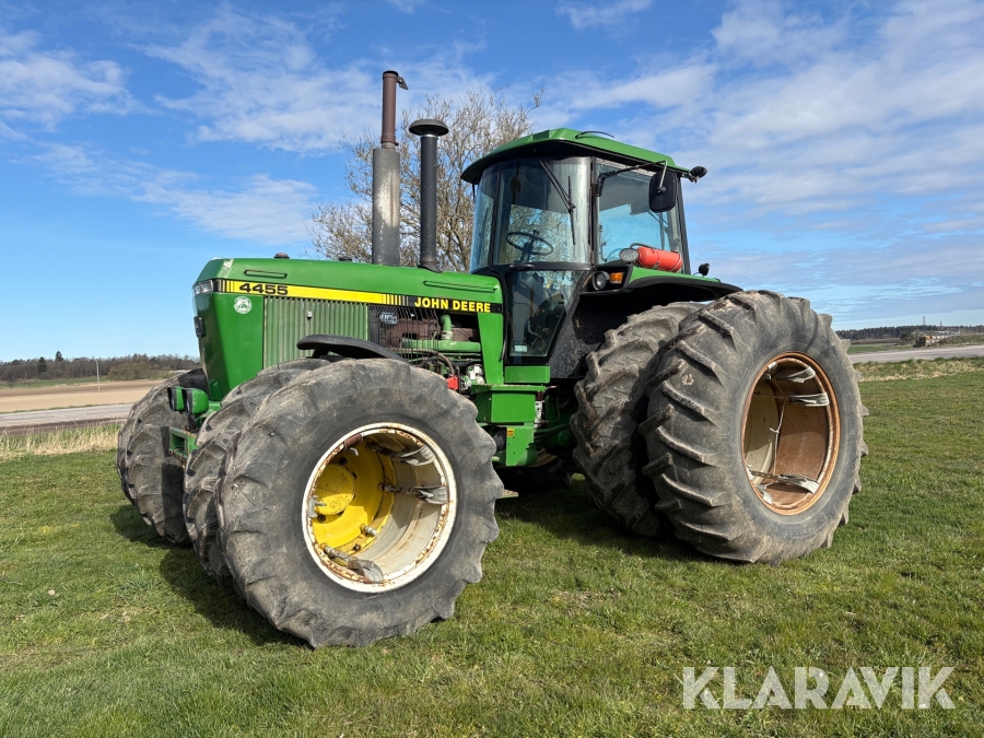 Traktor John Deere 4455 med dubbelmontage