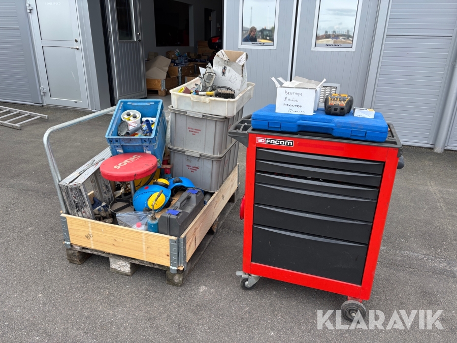 Verktygsvagn och pall med diverse verktyg 