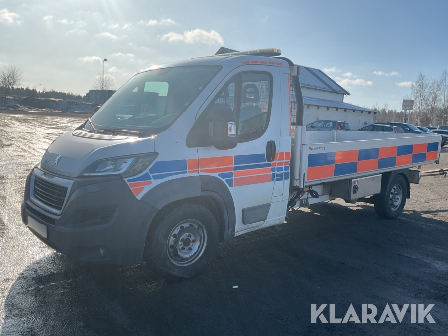 Flakbil Peugot Boxer med kran
