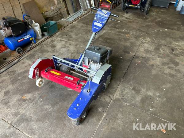Grönytemaskin med redskap, vertikalskärare, luftare, turfupptagare, kantskärare Maredo 10-02