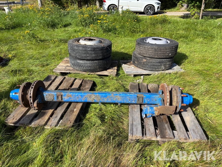 Däck med axel 265/70R19.5